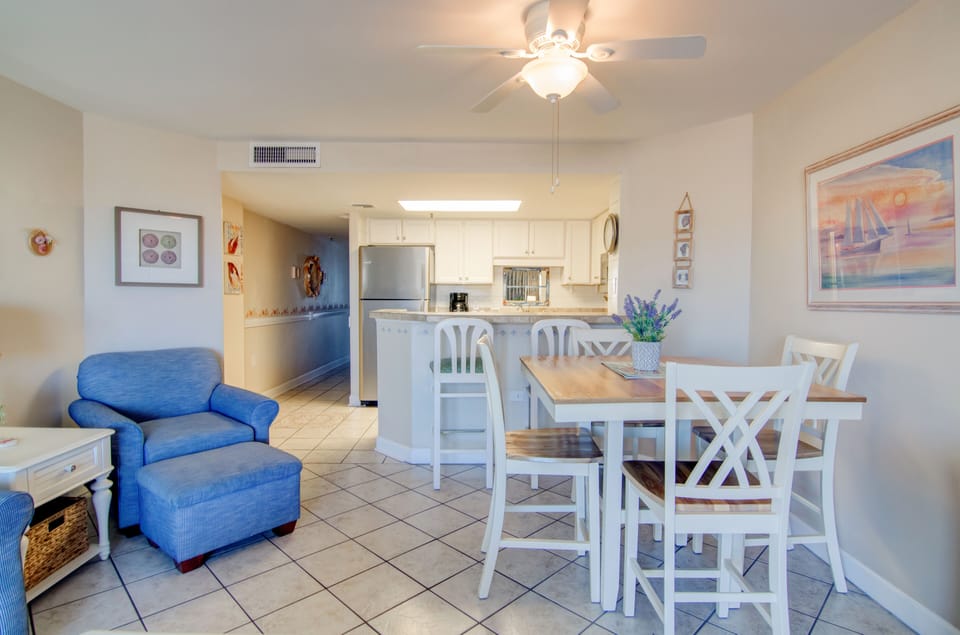 Suite, 1 Bedroom, Ocean View | In-room dining
