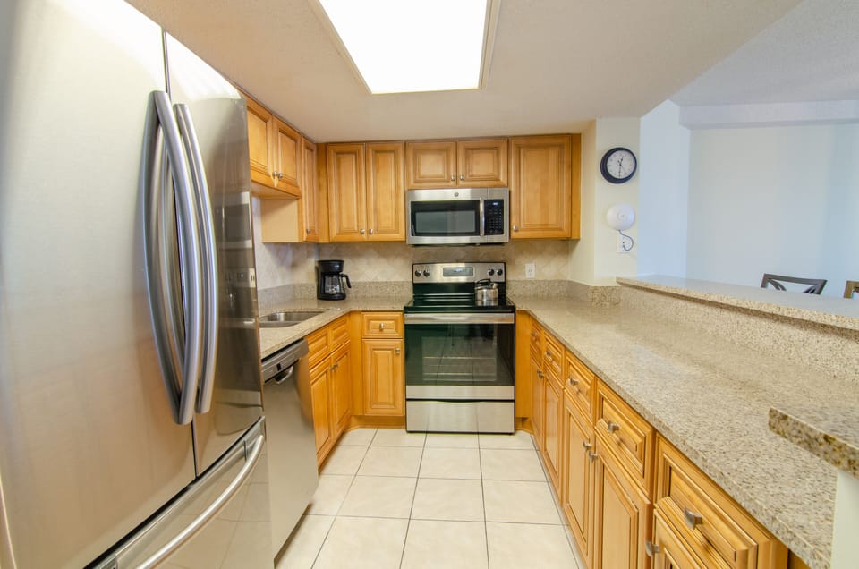 Condo, 3 Bedrooms, Ocean View | Private kitchen | Full-size fridge, microwave, stovetop, dishwasher