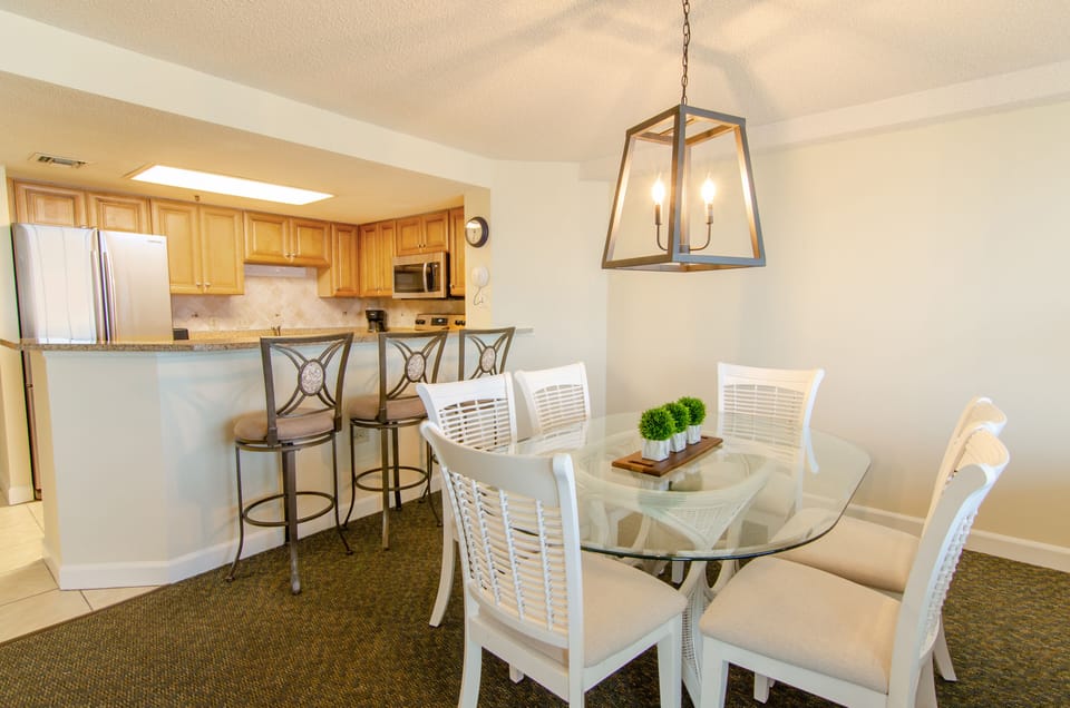 Condo, 3 Bedrooms, Ocean View | In-room dining