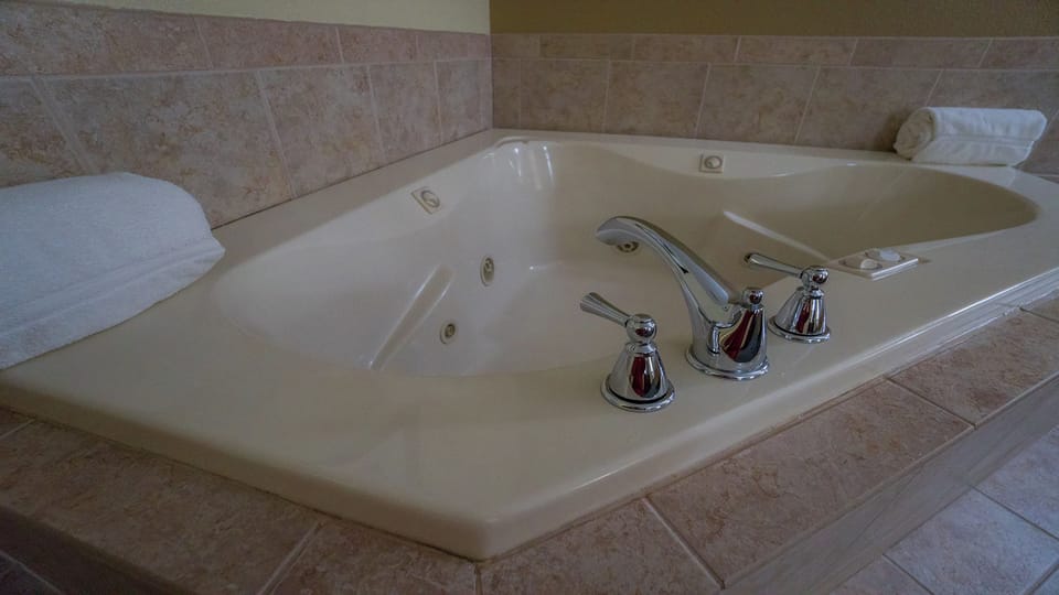 Standard Room, 1 King Bed, Jetted Tub | In-room safe, desk, iron/ironing board, rollaway beds (free)