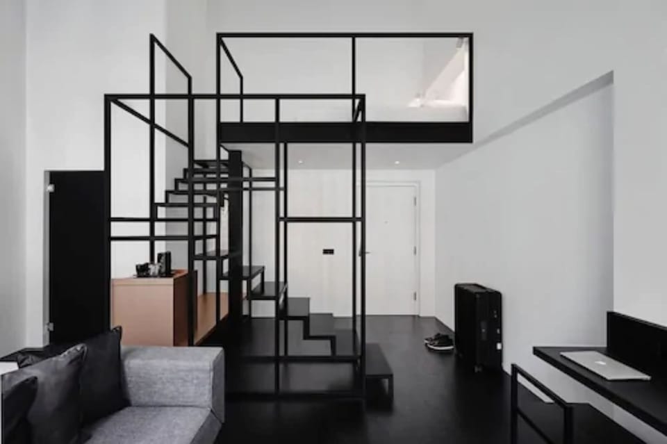 Loft | Premium bedding, in-room safe, desk, WiFi (free)