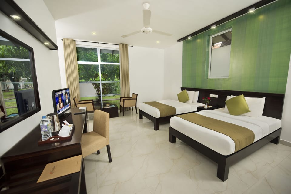 Deluxe Room | Minibar, in-room safe, desk, iron/ironing board