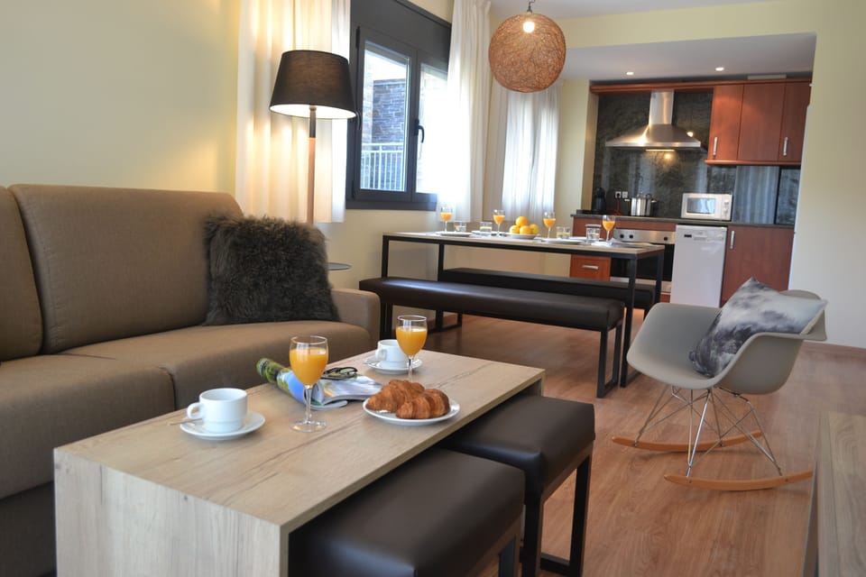 Studio | Living area | Flat-screen TV