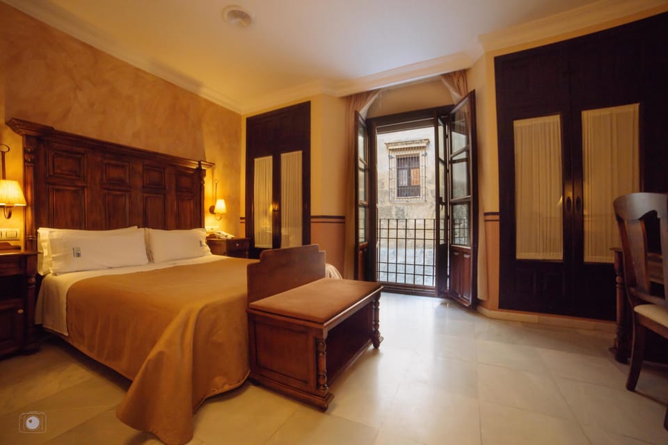 Minibar, in-room safe, desk, iron/ironing board