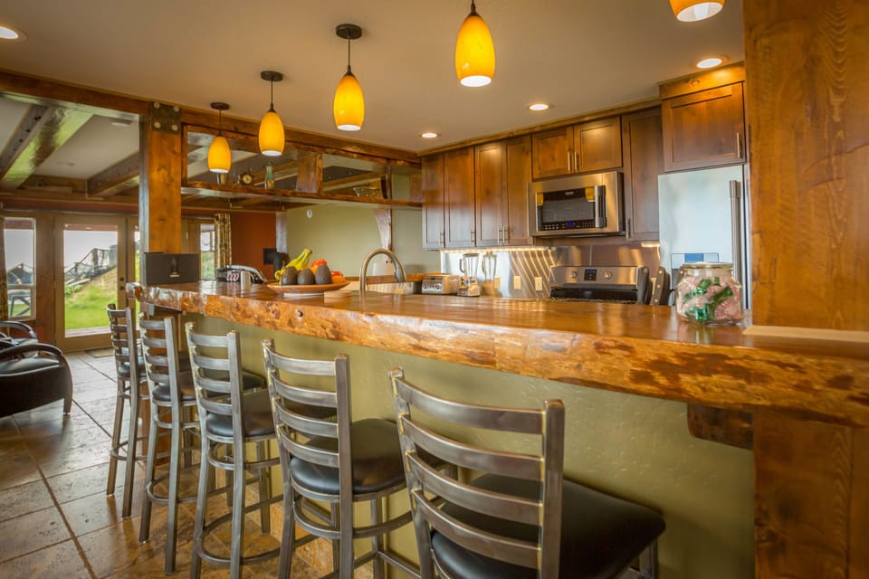 House, 3 Bedrooms, Hot Tub & Sauna, Ocean View (Lupine) | Private kitchen | Microwave, coffee/tea maker, paper towels, dining tables
