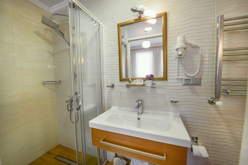 Standard Double Room | Bathroom | Shower, free toiletries, hair dryer, slippers
