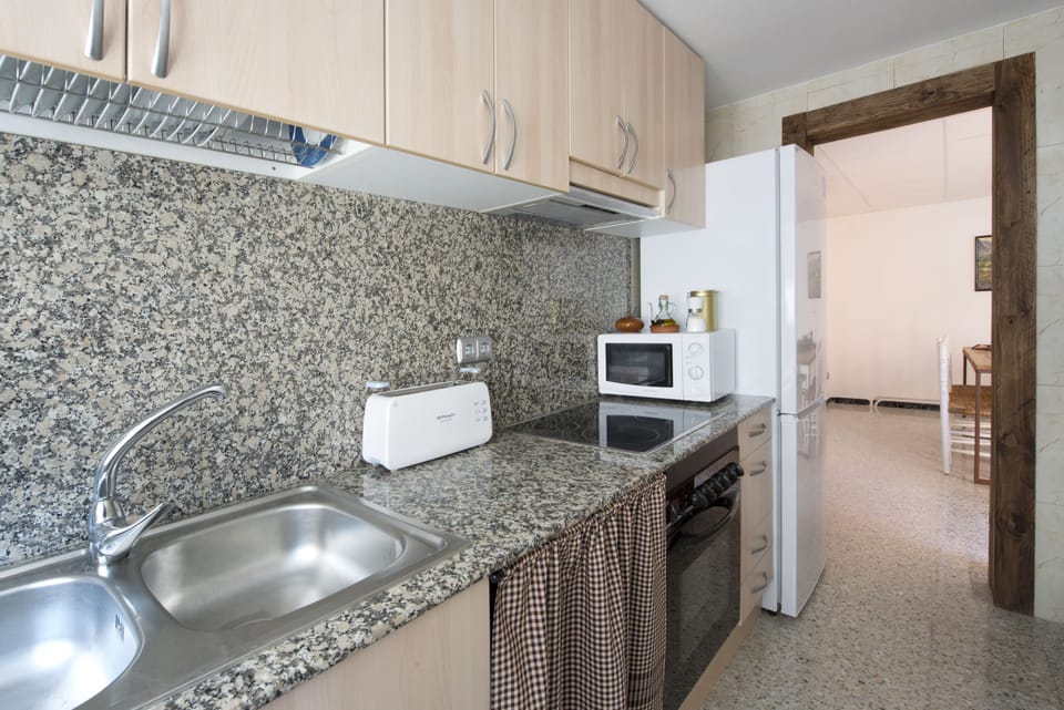 Apartment, 2 Bedrooms (5 people) | Private kitchen | Fridge, microwave, stovetop, coffee/tea maker
