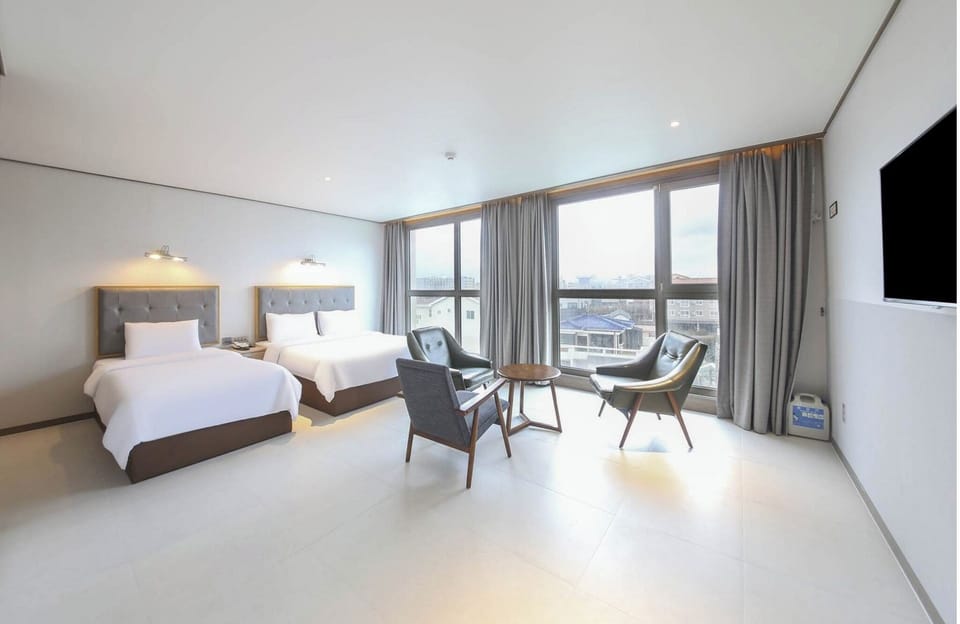 S - Superior | Blackout drapes, soundproofing, free WiFi, bed sheets