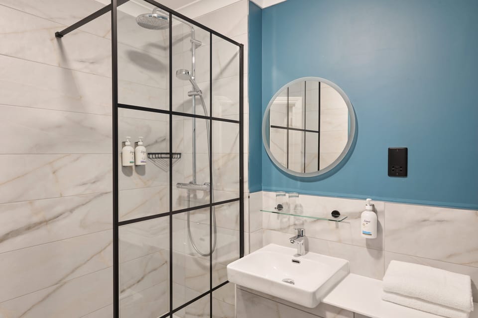 Standard Room, 2 Twin Beds, Accessible | Bathroom | Eco-friendly toiletries, hair dryer, towels