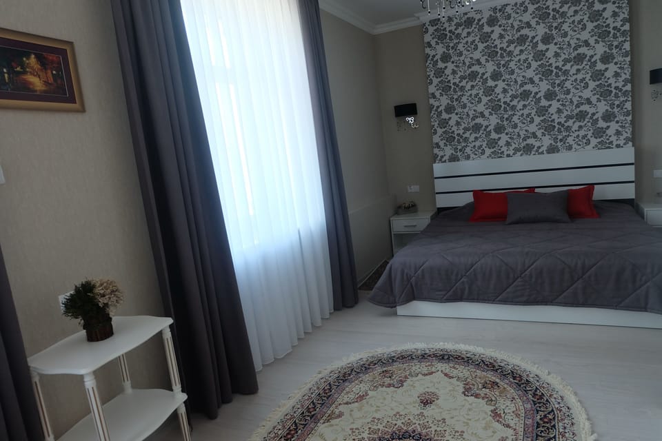 Deluxe Room | Individually decorated, desk, blackout drapes, iron/ironing board