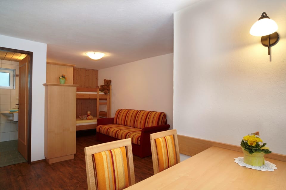 Family Room | Hypo-allergenic bedding, in-room safe, desk, cribs/infant beds