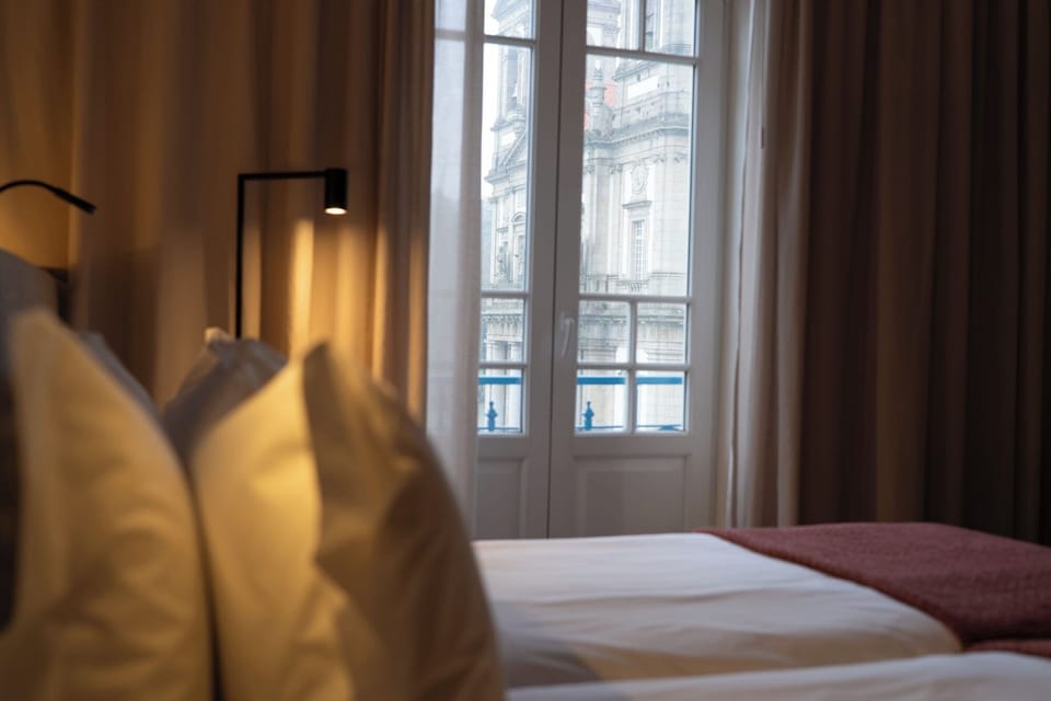 Minibar, in-room safe, desk, free WiFi