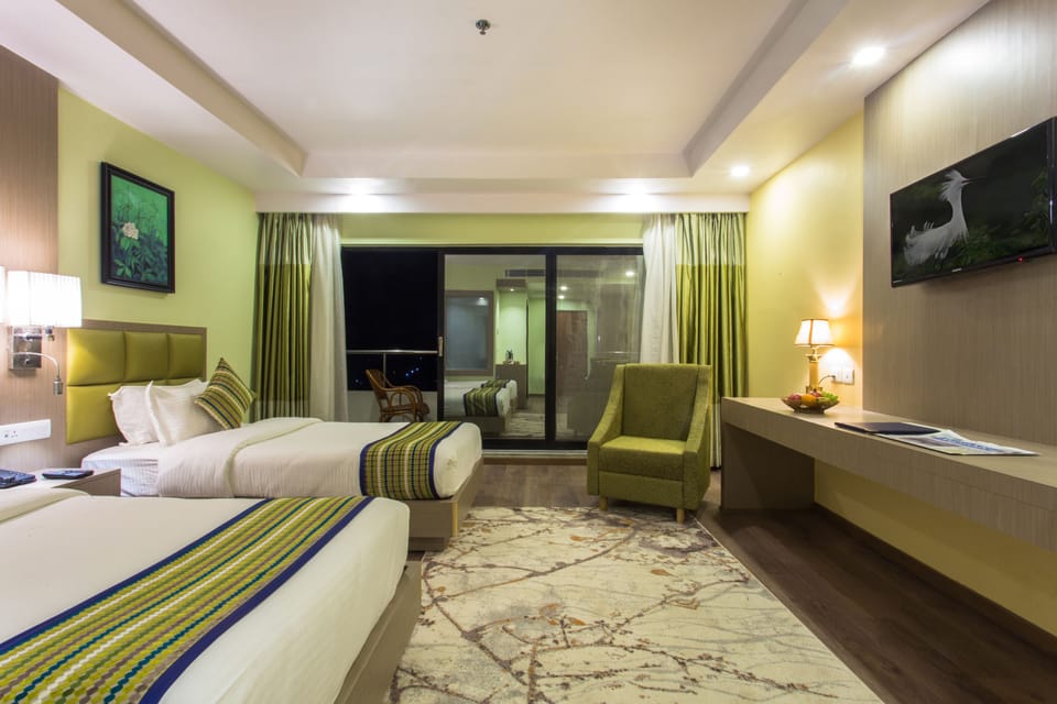 Deluxe Double or Twin Room, 1 Bedroom, Pool View | Soundproofing, iron/ironing board, rollaway beds, free WiFi