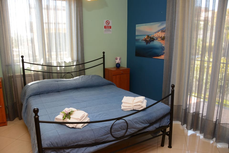 Suite, Balcony | Premium bedding, soundproofing, rollaway beds, free WiFi