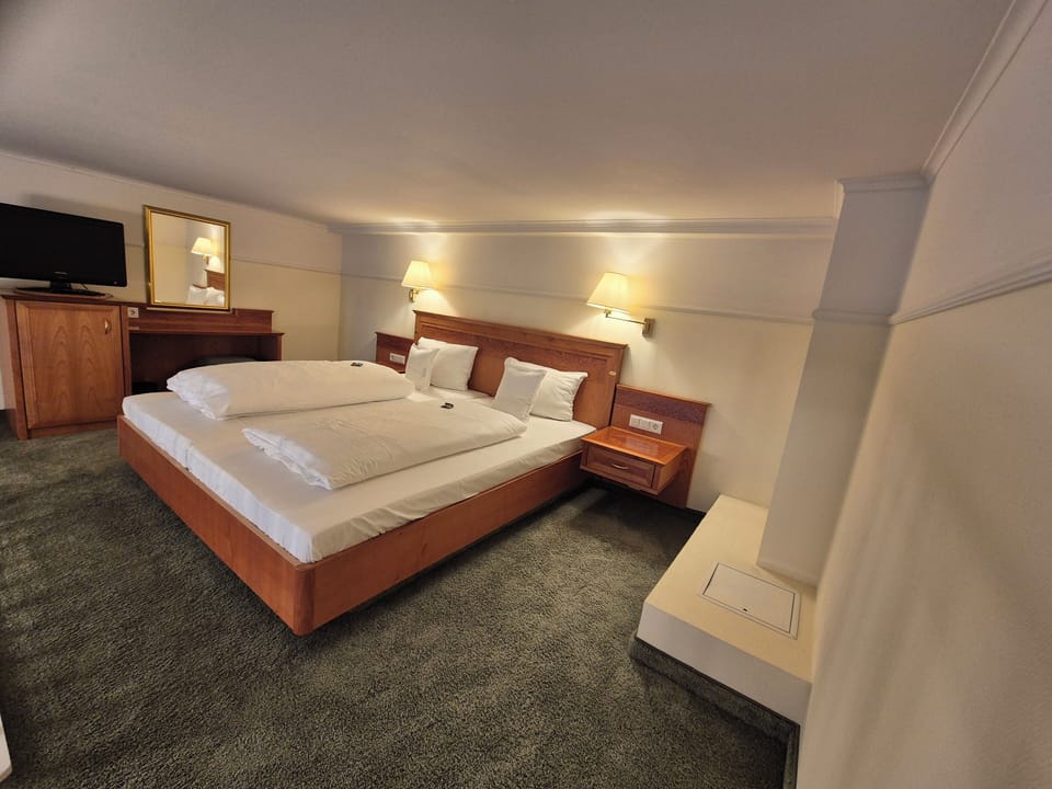 Junior Suite (Maisonette) | Premium bedding, minibar, in-room safe, desk