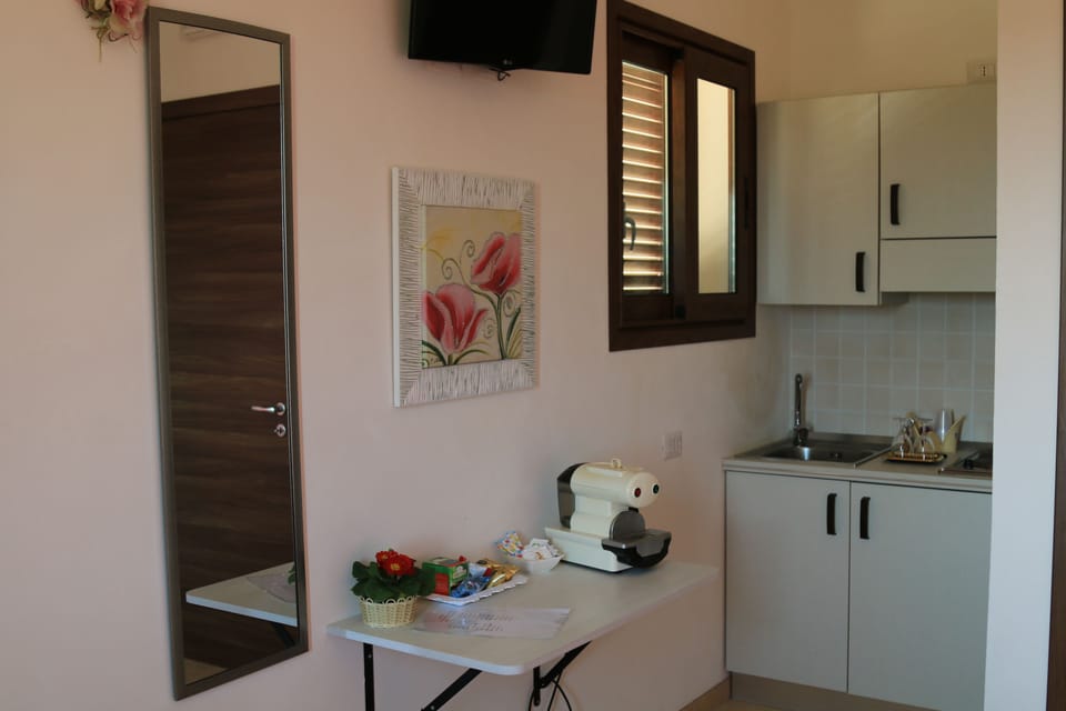 Double Room, Sea View | Minibar, desk, iron/ironing board, free cribs/infant beds