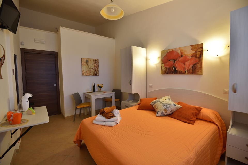 Double Room, Sea View | Minibar, desk, iron/ironing board, free cribs/infant beds