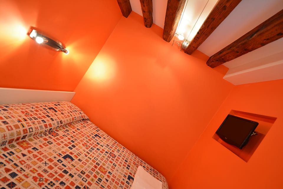 Single Room | 1 bedroom, iron/ironing board, free WiFi, bed sheets