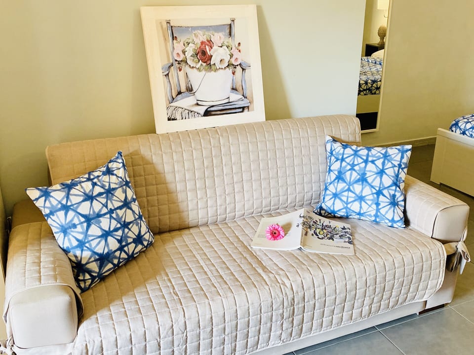 Superior Room, Terrace, Garden View | Hypo-allergenic bedding, down comforters, minibar, desk