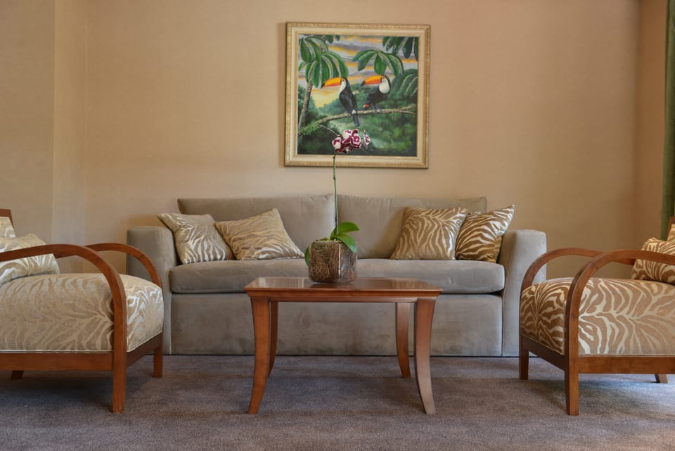 Suite | Living room | 43-inch LCD TV with cable channels, TV