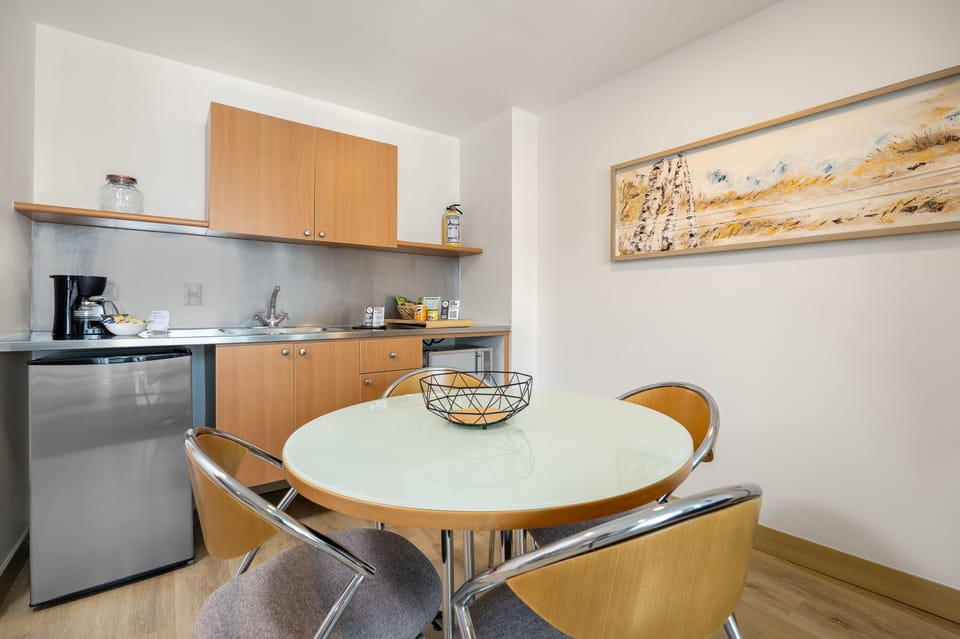 Deluxe Suite, 1 Queen Bed with Sofa bed | Private kitchenette | Fridge, dining tables