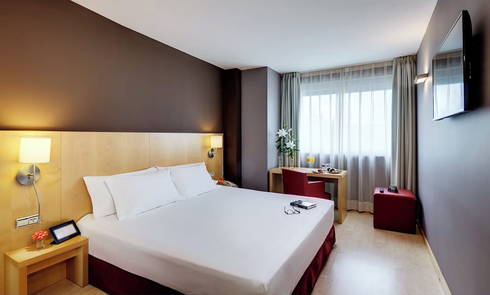 Superior Twin Room | Minibar, in-room safe, desk, iron/ironing board (on request)