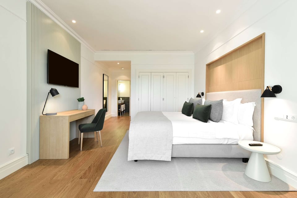 Suite, 1 King Bed, Golf View (Duplex) | In-room safe, blackout drapes, free WiFi, bed sheets
