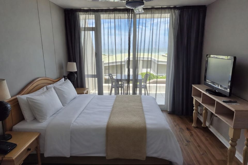Standard Studio, 1 Queen Bed | In-room safe, individually decorated, individually furnished, desk
