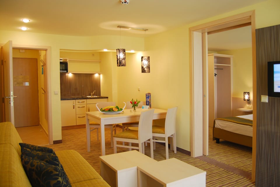 Minibar, in-room safe, desk, travel crib