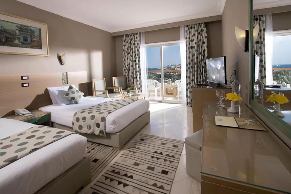 Regal Double or Twin | Minibar, in-room safe, blackout drapes, free cribs/infant beds