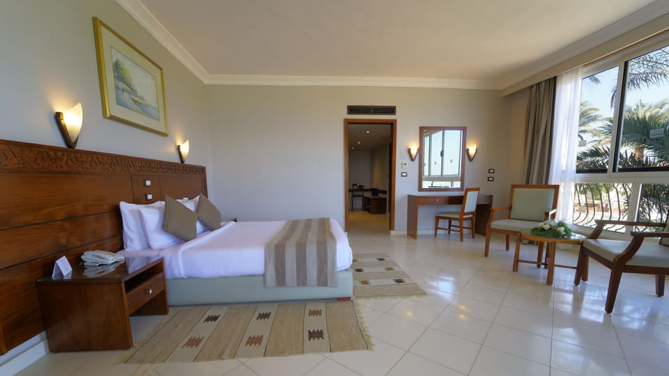 Junior Suite | Minibar, in-room safe, blackout drapes, free cribs/infant beds