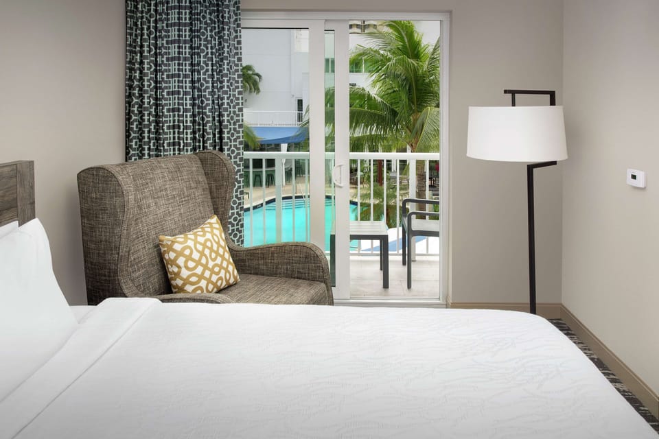 Premium bedding, in-room safe, blackout drapes, free cribs/infant beds