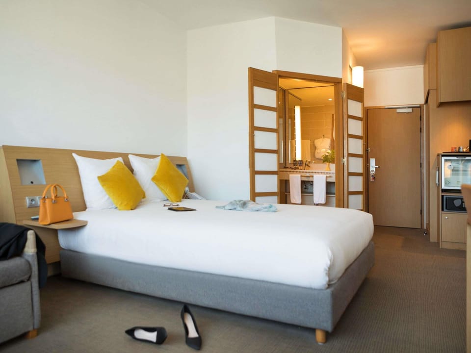 In-room safe, desk, laptop workspace, blackout drapes