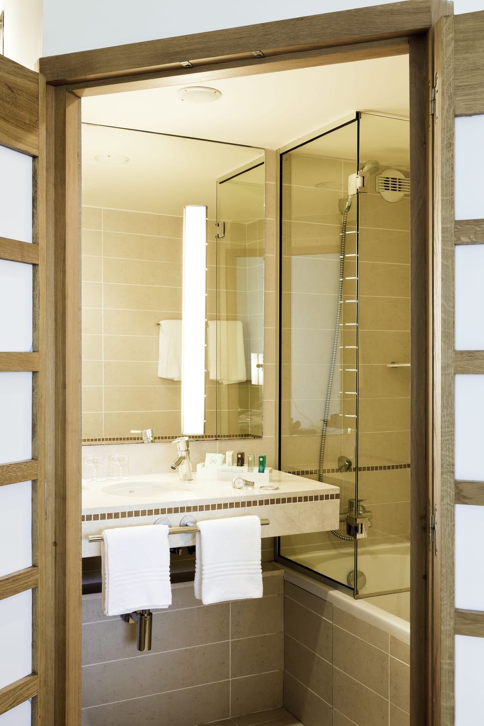 Superior Room, 1 Queen Bed with Sofa bed | Bathroom | Eco-friendly toiletries, hair dryer, towels