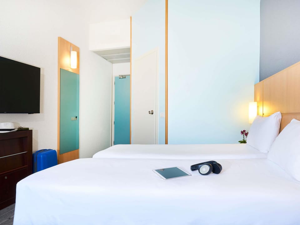 Standard Room, 2 Twin Beds | In-room safe, desk, soundproofing, iron/ironing board