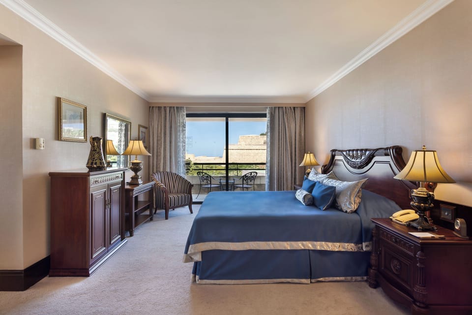 Royal Suite | Hypo-allergenic bedding, minibar, in-room safe, individually decorated
