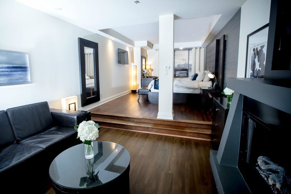 Deluxe Room, 1 King Bed, Steam Shower | Premium bedding, in-room safe, individually decorated