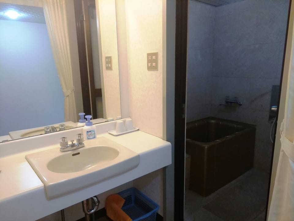 Japanese Western Style | Bathroom amenities | Separate tub and shower, deep soaking tub, free toiletries, hair dryer