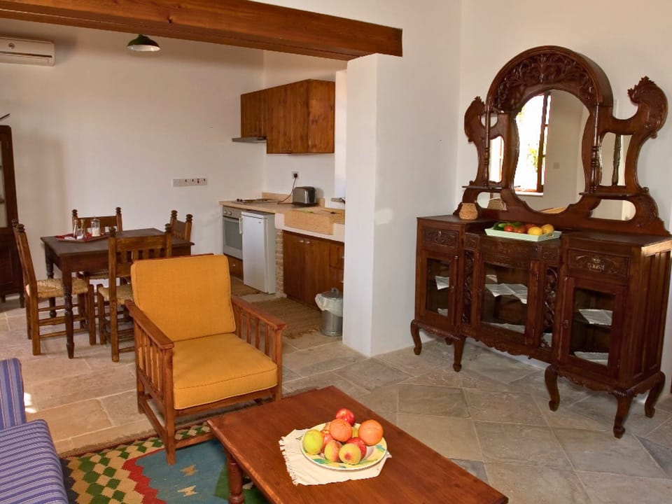 Apartment, 1 Bedroom | Private kitchen | Coffee/tea maker, fridge, oven, stovetop