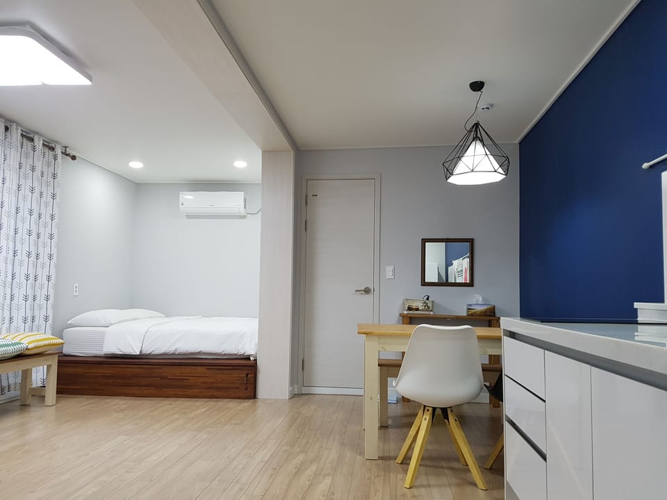 Yolo 1 or 2 | Premium bedding, free WiFi