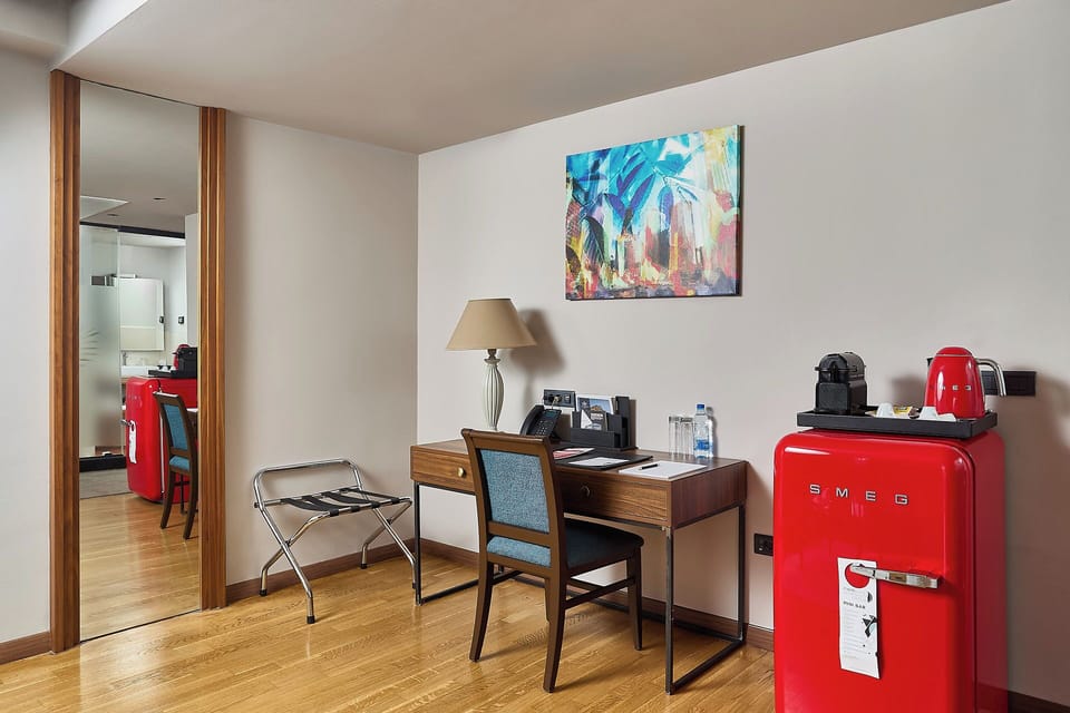 Junior Suite (Symphony) with River view  | Premium bedding, minibar, in-room safe, desk