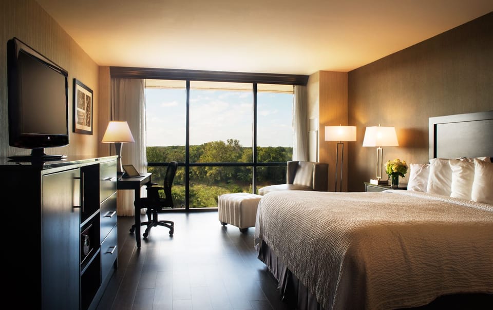 Hypo-allergenic bedding available, in-room safe, desk, blackout drapes