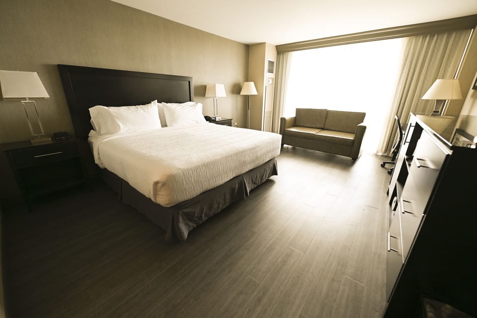 Hypo-allergenic bedding available, in-room safe, desk, blackout drapes