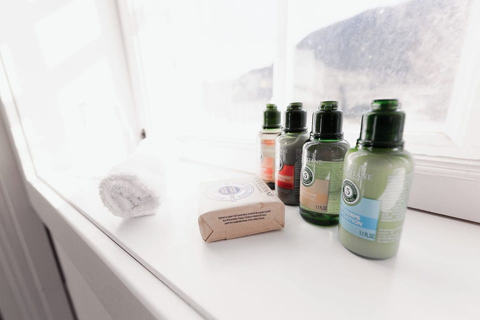 Superior Double Room | Bathroom | Towels, soap, shampoo, toilet paper
