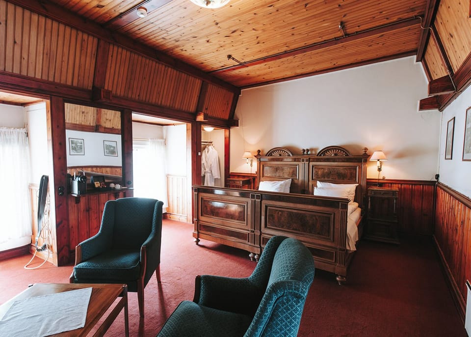 Grosserer Marentius værelse (Historical building, shared bathroom) | Free WiFi, bed sheets