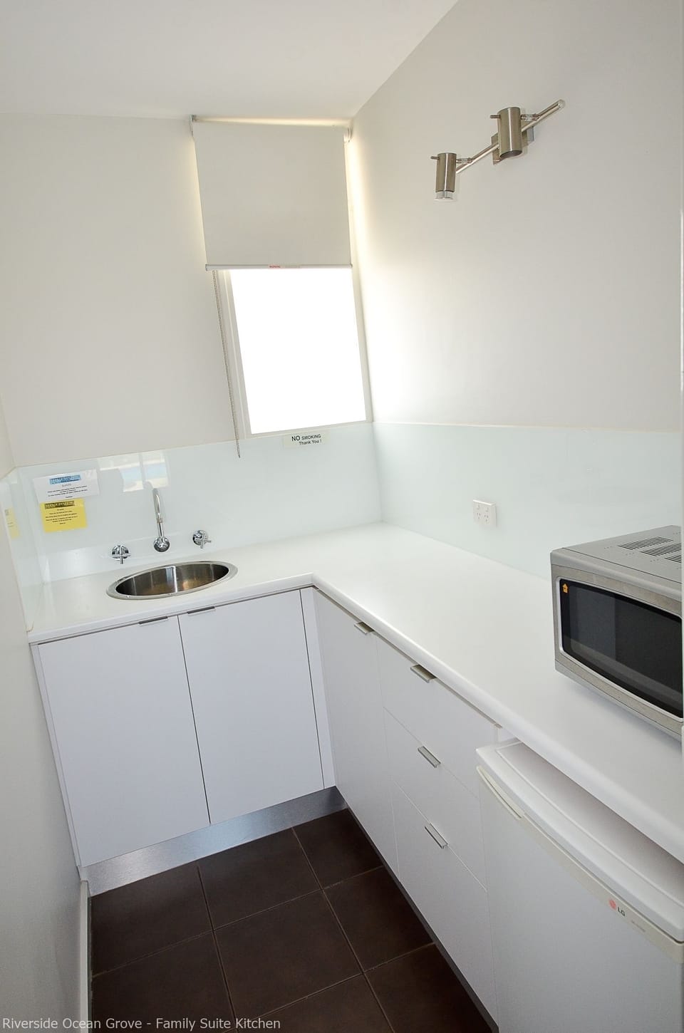 Motel Family Room | Private kitchenette | Microwave, coffee/tea maker, electric kettle, cookware/dishes/utensils