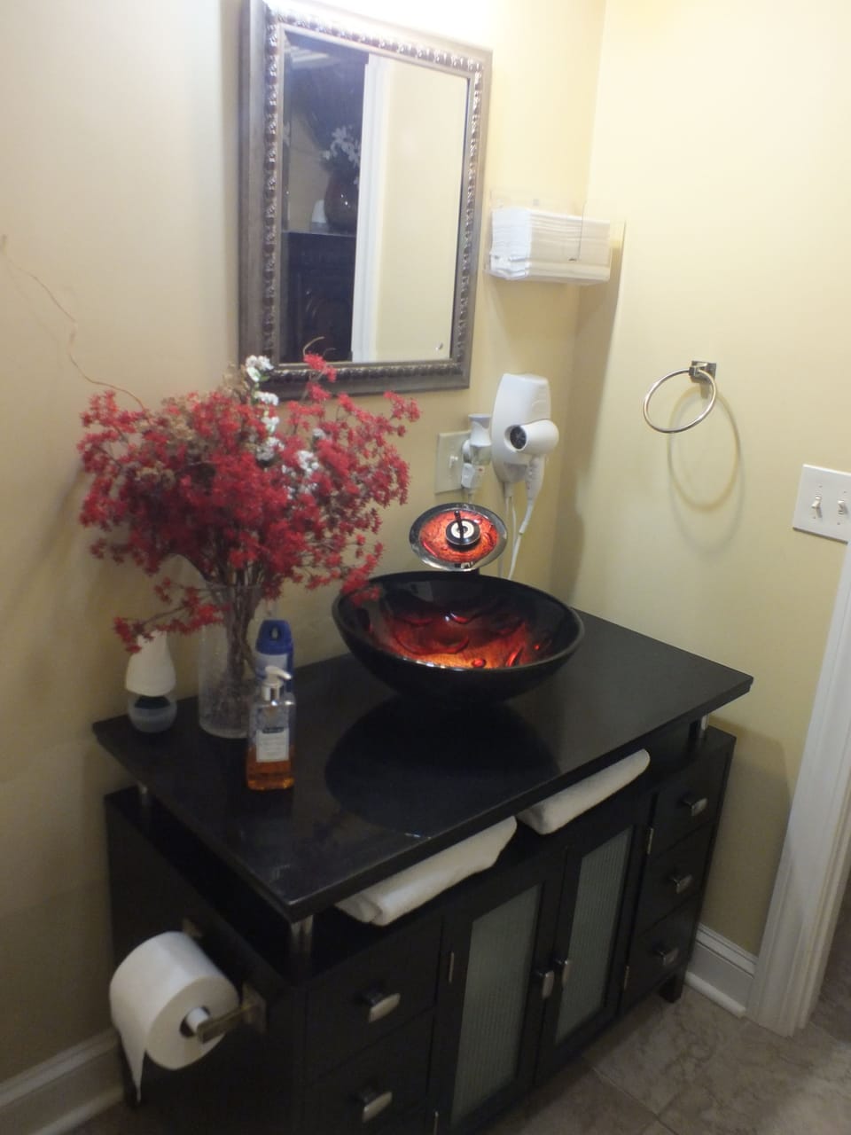 Deluxe Room, 1 King Bed, Garden View (Victor Pepin Suite) | Bathroom sink