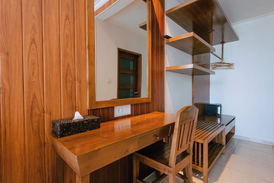 Deluxe Room, 1 Double Bed | Memory foam beds, minibar, in-room safe, desk
