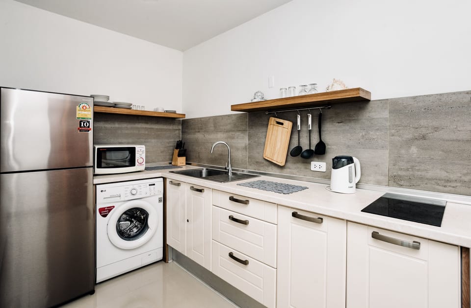 Deluxe Sea View | Microwave