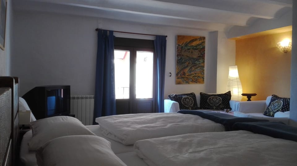 Deluxe Double Room | Desk, laptop workspace, blackout drapes, free WiFi